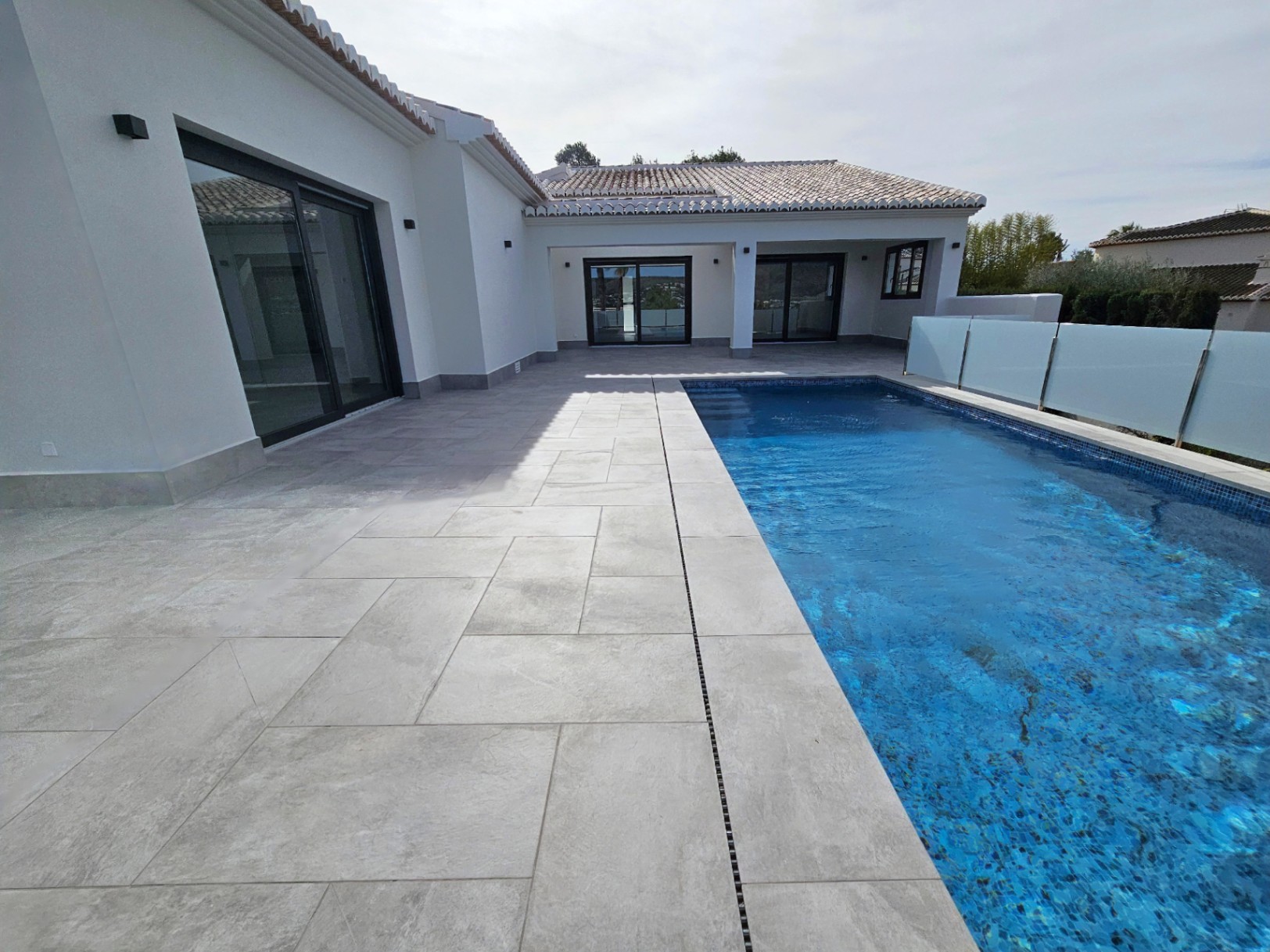 Eigentijdse villa in Jávea met uitzicht op de Montgó