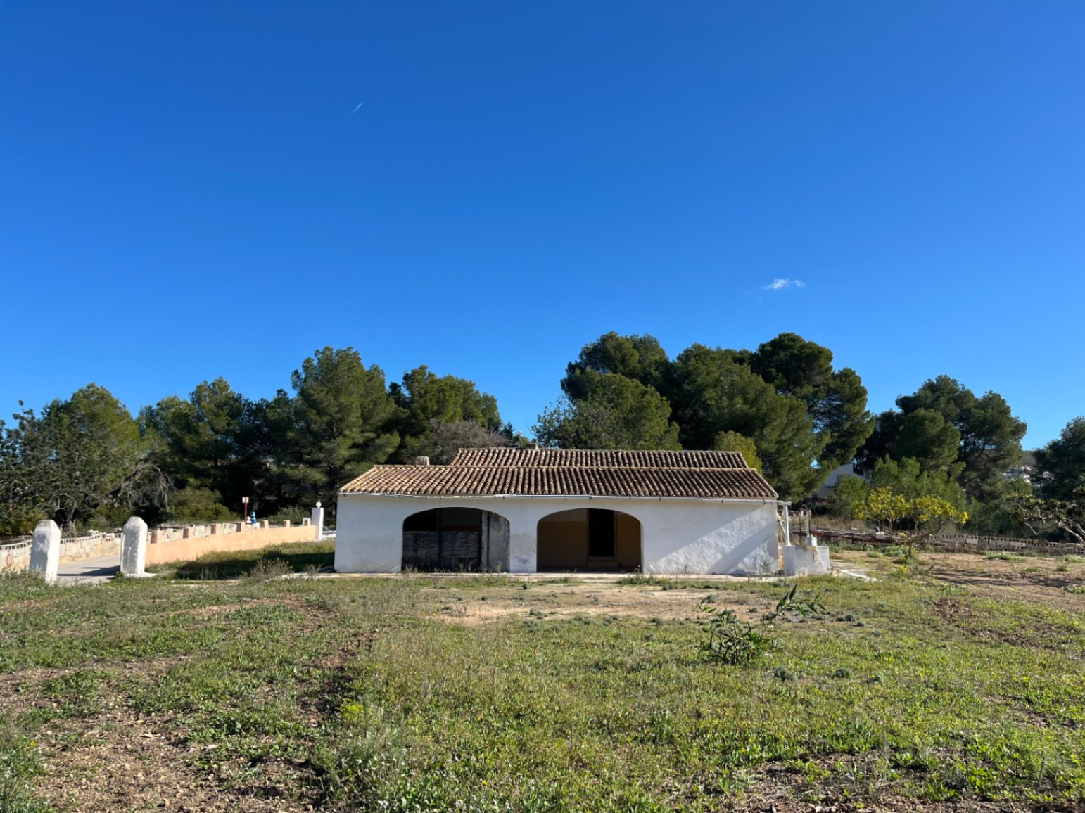 Traditionele finca om te renoveren in Jávea met uitzicht op de bergen