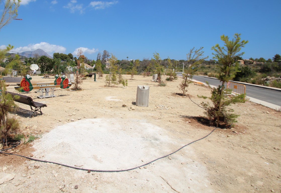 Bouwgronden in Jávea met uitzicht op de bergen bij het natuurpark