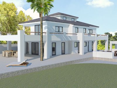 Buitenaanzicht van de villa met zwembad, overdekt terras en gazon.