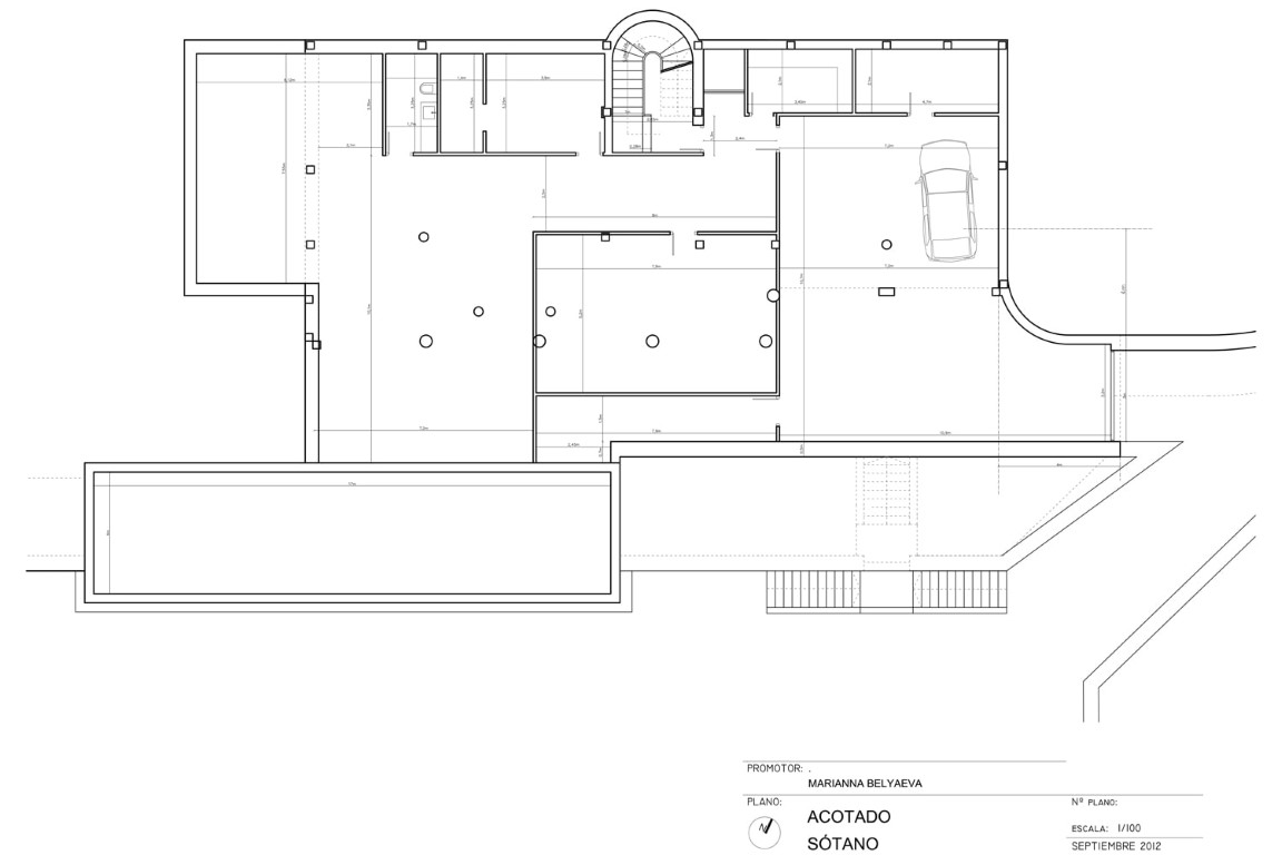 Gedetailleerde architecturale plattegrond van het souterrain met de indeling van de garage, structurele kolommen en toegang via de binnentrap.