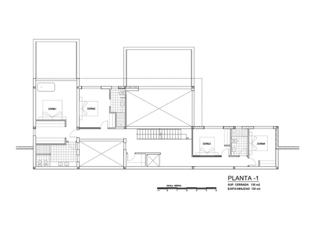 Gedetailleerde plattegrond van de bovenverdieping met de indeling van vier slaapkamers, badkamers en trappenhuis, met een oppervlakte van 135 m2.