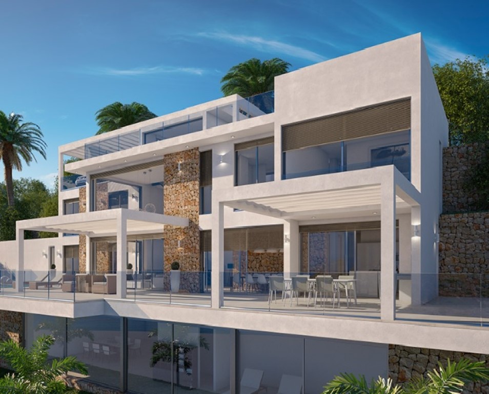 Moderne villa met drie verdiepingen, natuurstenen muren, witte pergola's en glazen balustrades op de ruime terrassen die naadloos aansluiten op de binnenruimtes.