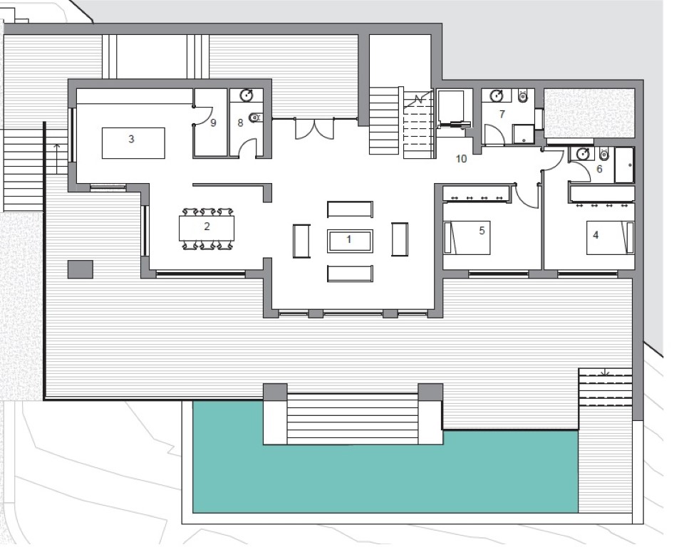 Technische plattegrond van de hoofdverdieping met de indeling van de woonkamer, keuken, twee slaapkamers en suite en een groot terras met zwembad.