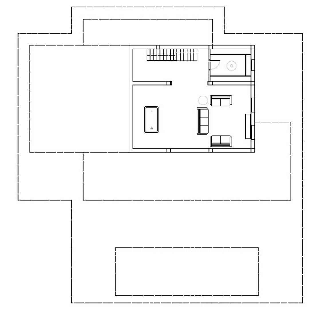 Gedetailleerde plattegrond van het souterrain met een grote multifunctionele ruimte voor bioscoop, biljarttafel, trap en aparte wijnkelder.