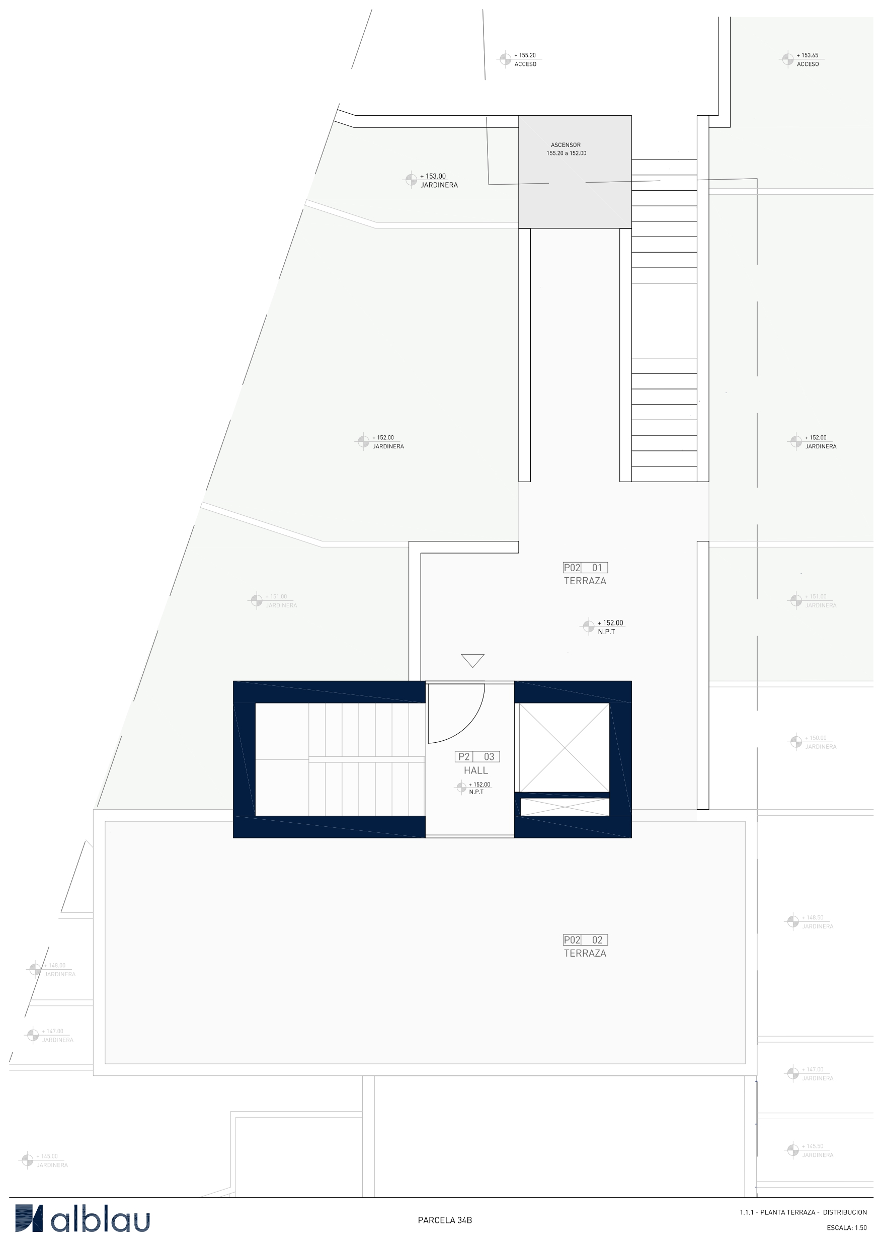 Technische plattegrond van de terrasverdieping met de indeling van de hal, lift, trap en grote terrasruimtes omgeven door plantenbakken op verschillende niveaus.