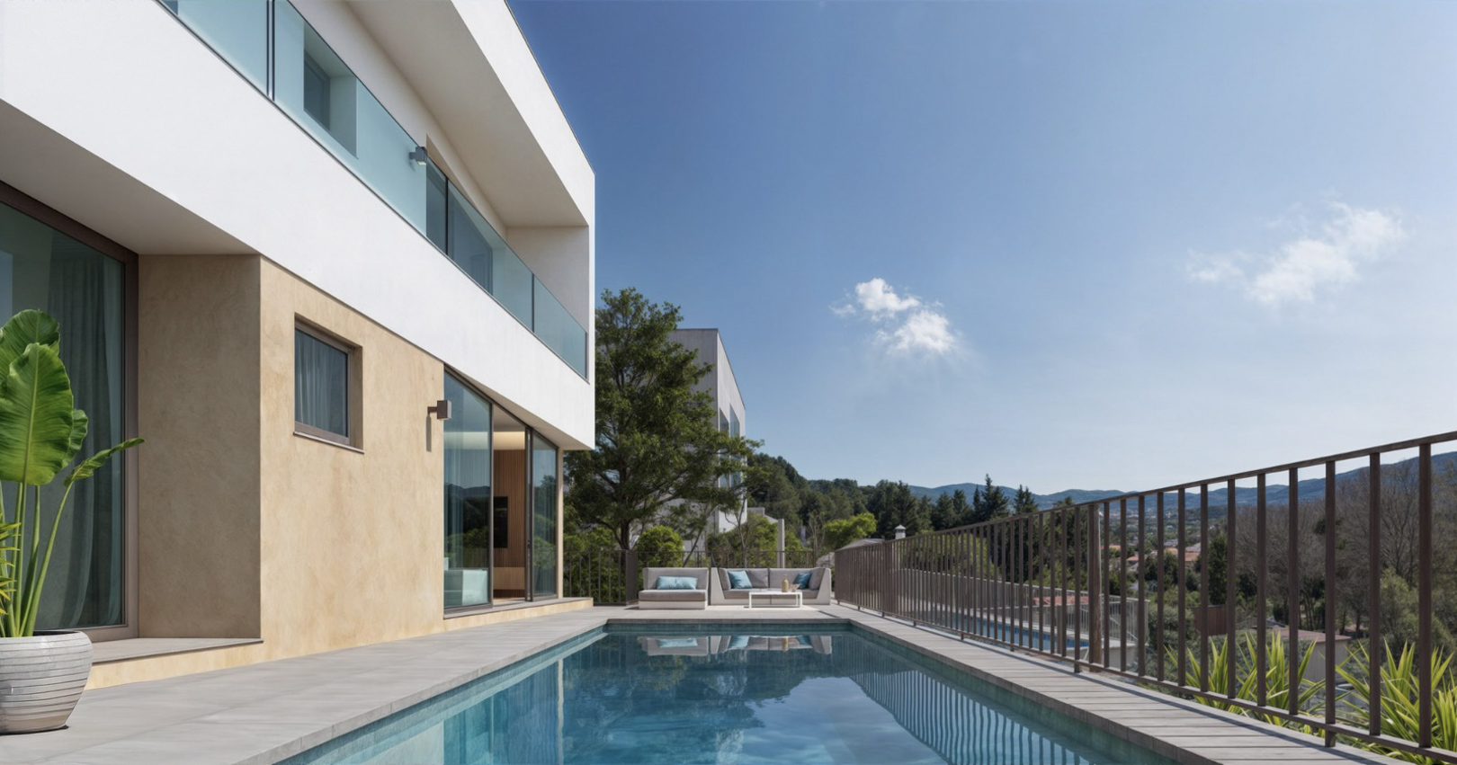 Exterieur van de villa met rechthoekig zwembad, betegeld terras en moderne gevel met glazen balustrades en uitzicht over de omliggende bergen.