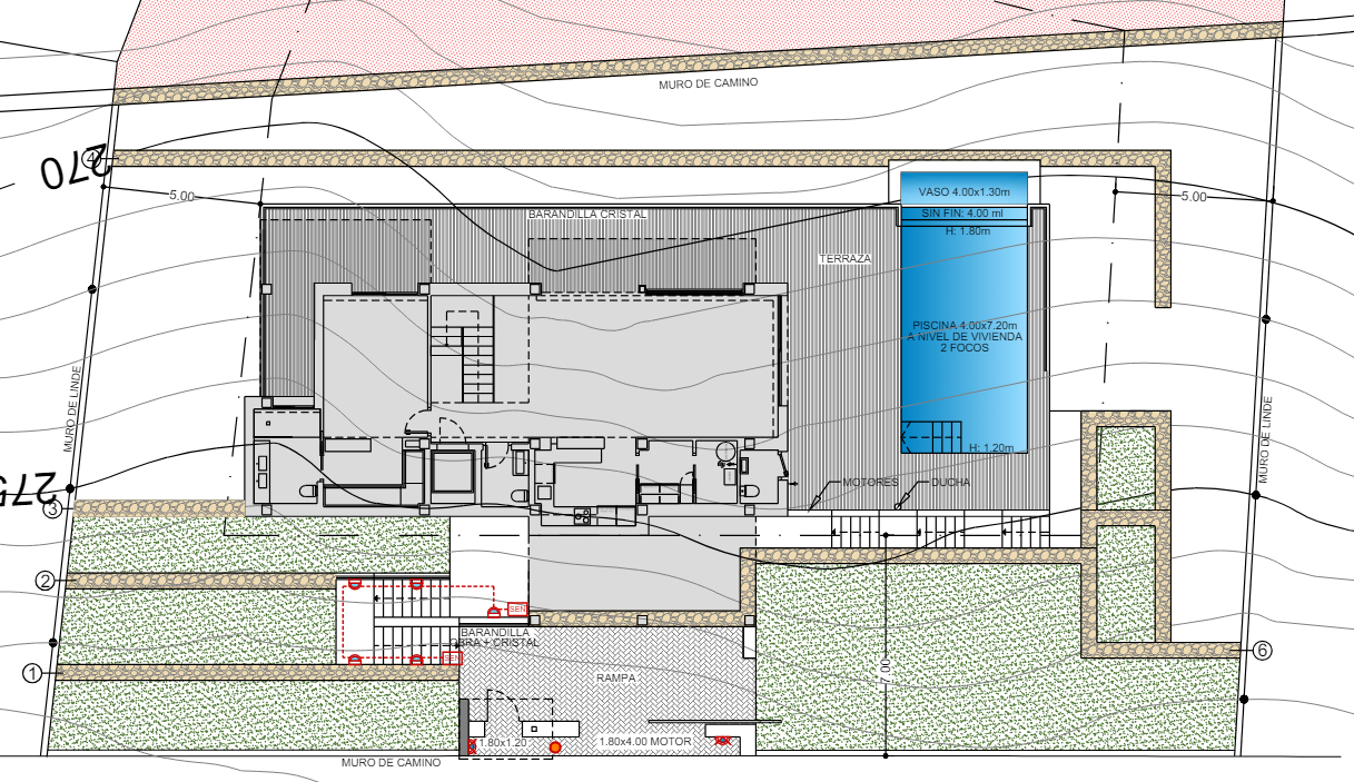 Technische plattegrond van de hoofdverdieping met de indeling van de ruimtes, het grote terras en het overloopzwembad van 4x7,20 meter.
