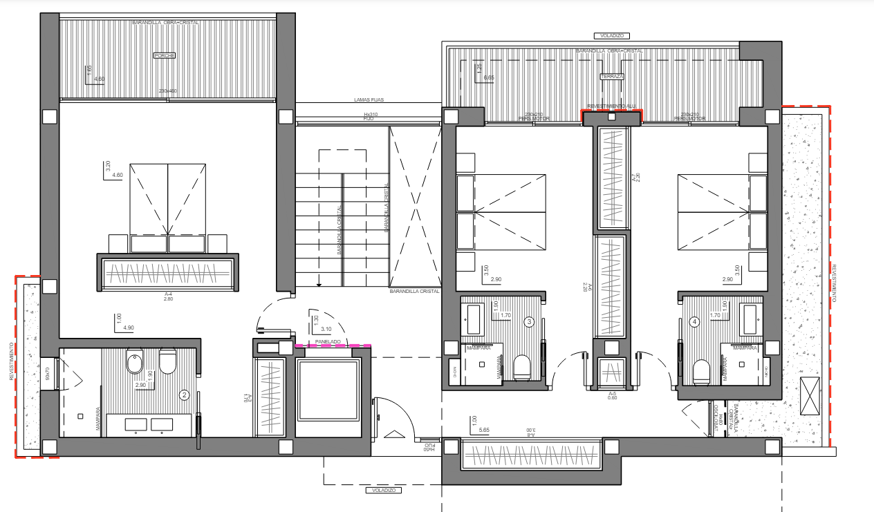 Technische plattegrond van de middelste verdieping met drie slaapkamers, en-suite badkamers, inbouwkasten, een lift en toegang tot privéterrassen met glazen balustrades.
