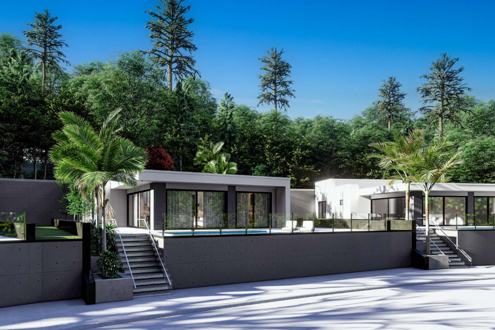 Moderne gevel met zichtbeton, grote glazen schuifdeuren en verhoogde terrassen met glazen balustrades, gelegen tegen een achtergrond van weelderig dennenbos.