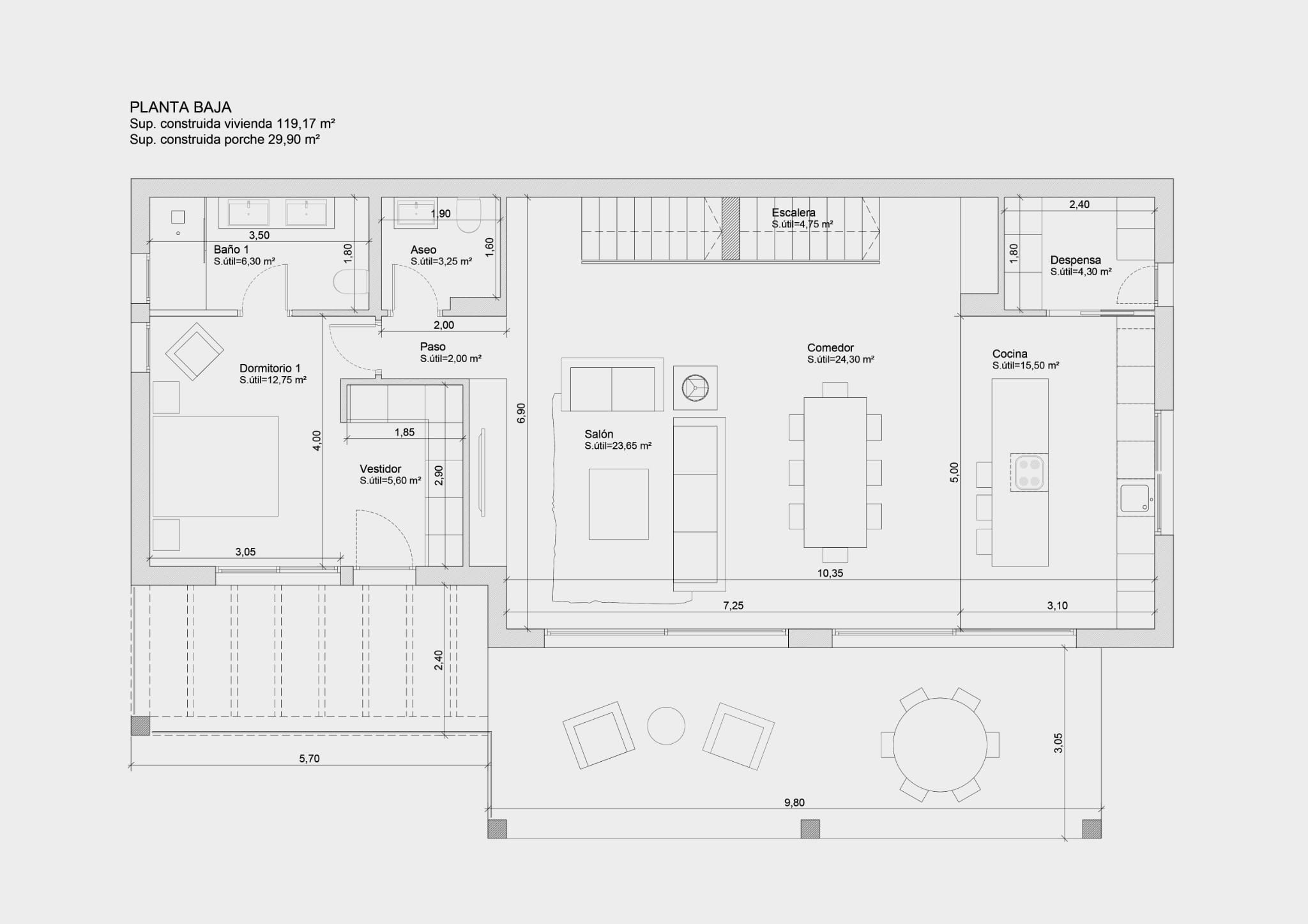 Gedetailleerde plattegrond van de begane grond met open woon- en eetkamer, keuken met kookeiland, hoofdslaapkamer met inloopkast en een ruim overdekt terras.