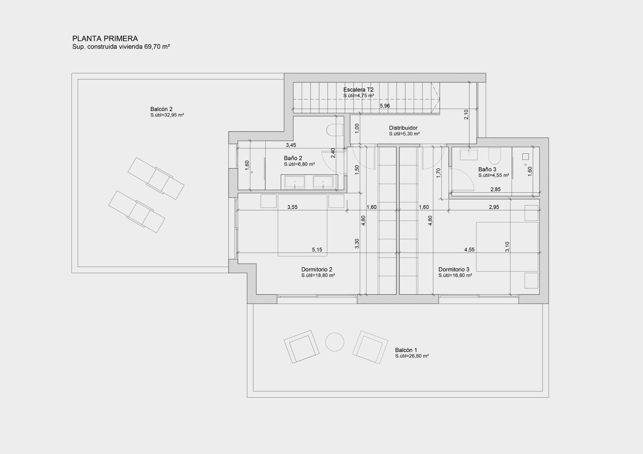Technische plattegrond van de eerste verdieping met twee slaapkamers met eigen badkamer, een overloop en twee grote privébalkons van bijna 60 m².