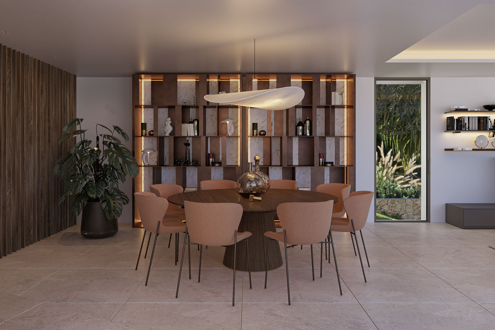 Eethoek met ronde houten tafel, gestoffeerde stoelen en een organische hanglamp. Voorzien van een maatwerk marmeren wandkast met verlichting en zicht op de tuin.