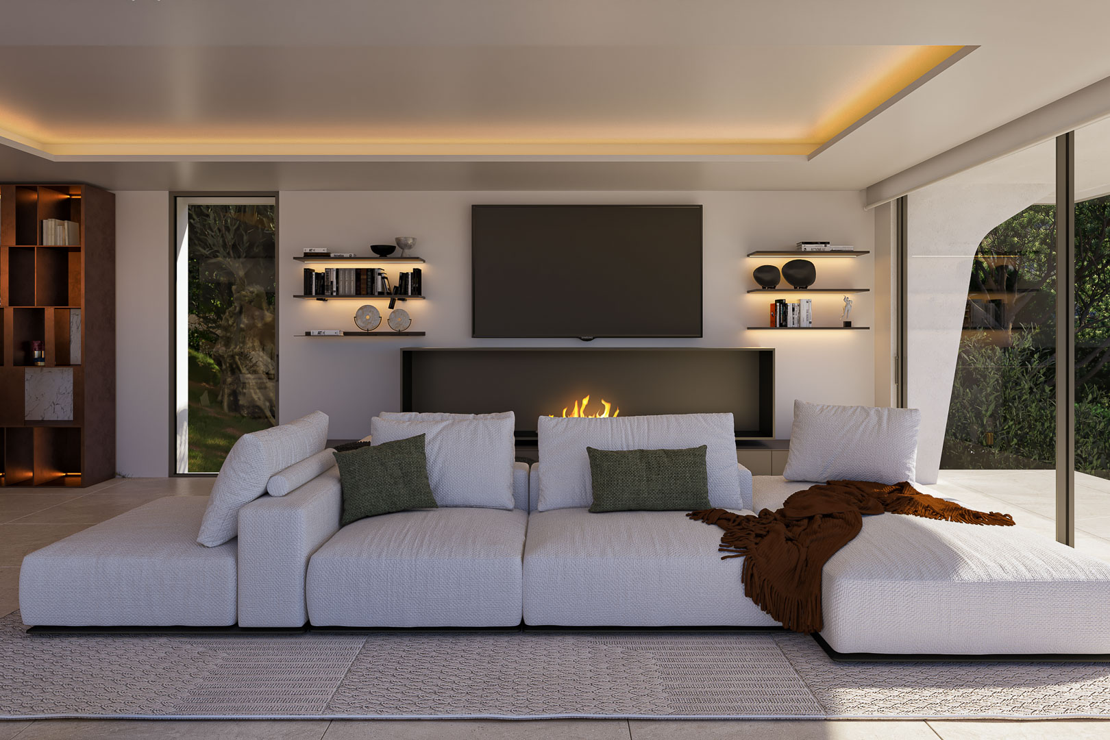 Moderne woonkamer met modulaire witte bank, geïntegreerde lineaire haard en verlichte wandplanken. Grote kamerhoge ramen kijken uit op de tuin.