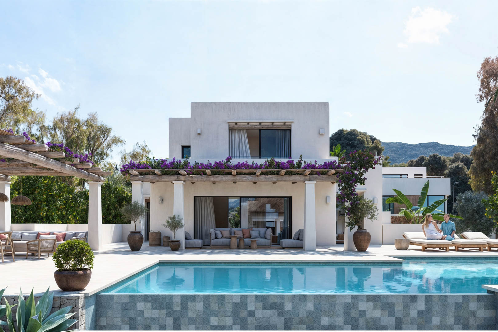 Exterieur van de villa met mozaïekzwembad, houten pergola met blauwe regen en witte gevel.