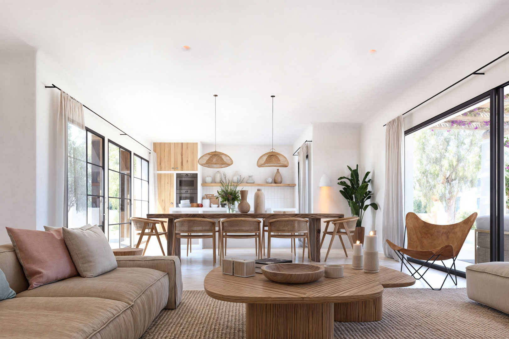 Lichte woon-eetkamer met lichte houten meubels en natuurlijke designaccenten.