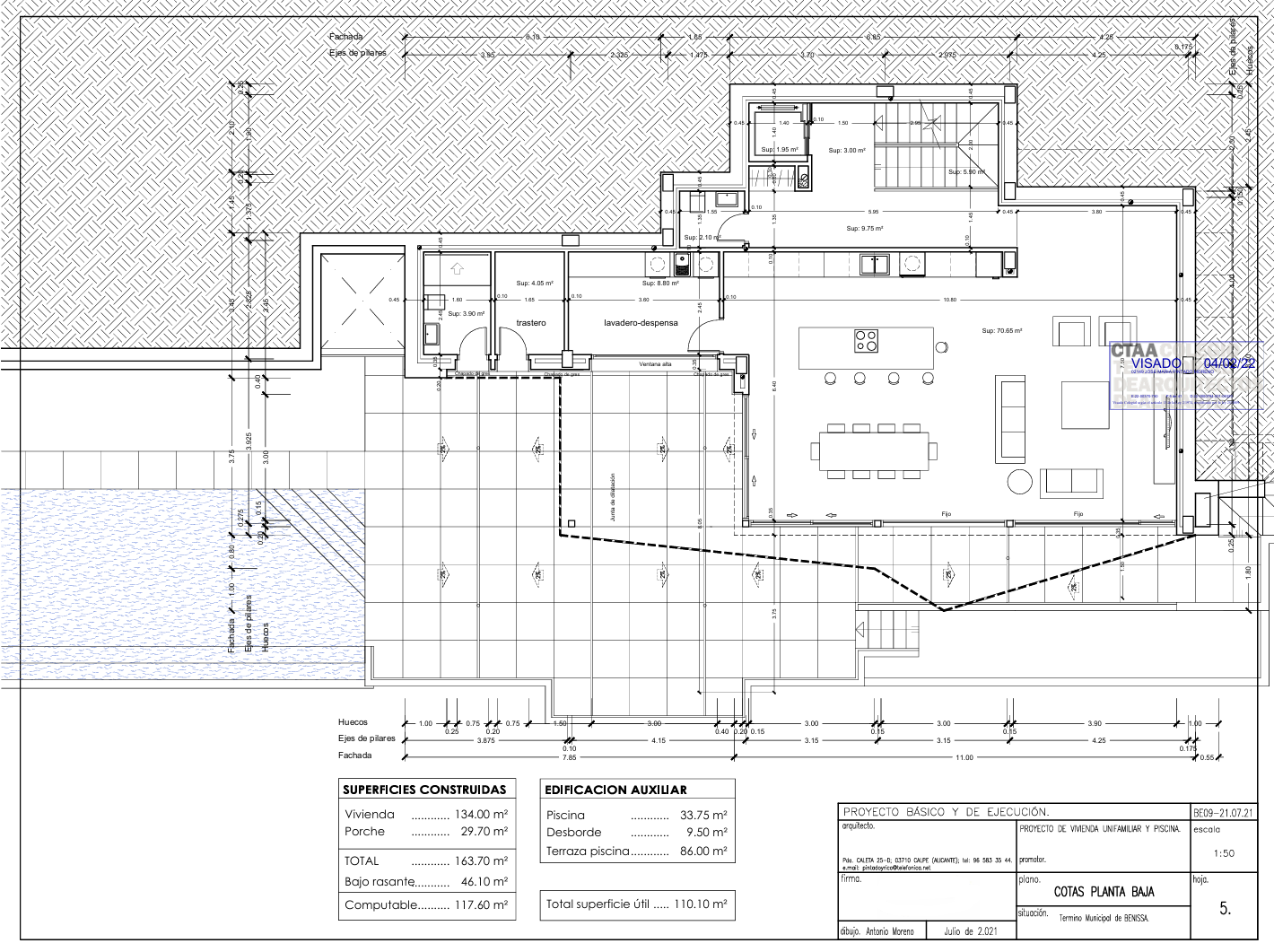Gedetailleerde architecturale plattegrond van de begane grond met een open woonruimte van 70 m², keuken, bijkeuken en een ruim terras met overloopzwembad.