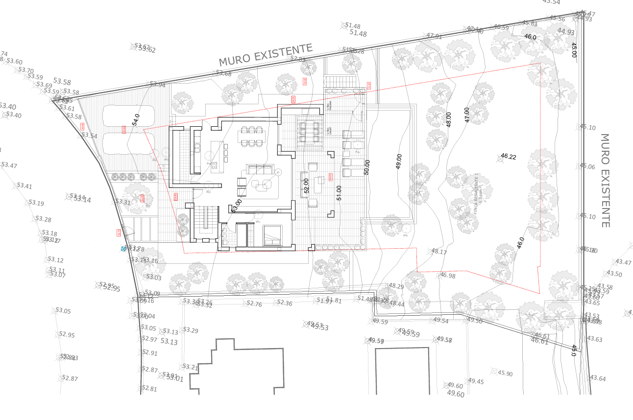 Gedetailleerd technisch inrichtingsplan van de begane grond, met weergave van de open indeling, het zwembad en de landschappelijke integratie op het perceel.
