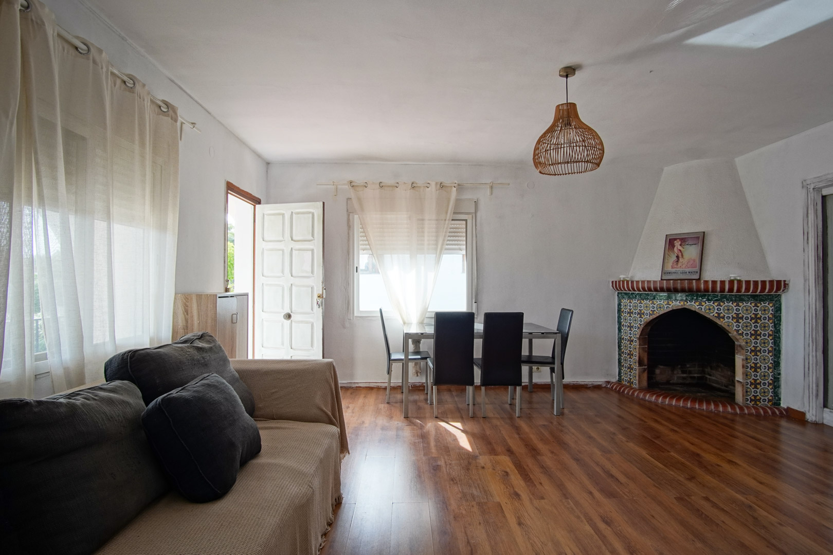 Woonkamer met open haard