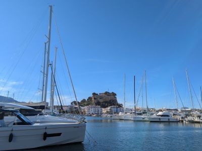 Jachthaven en kasteel van Denia