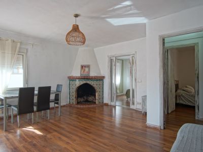 Woon- en eetkamer met open haard