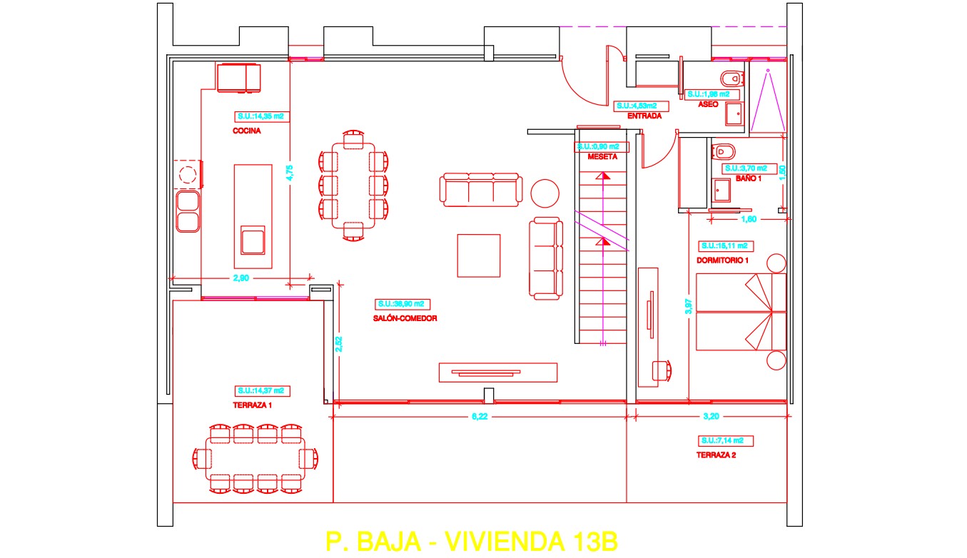 Gedetailleerde plattegrond van de begane grond met de indeling van de woon-eetkamer, keuken met eiland, slaapkamer met en-suite badkamer en ruime terrassen.