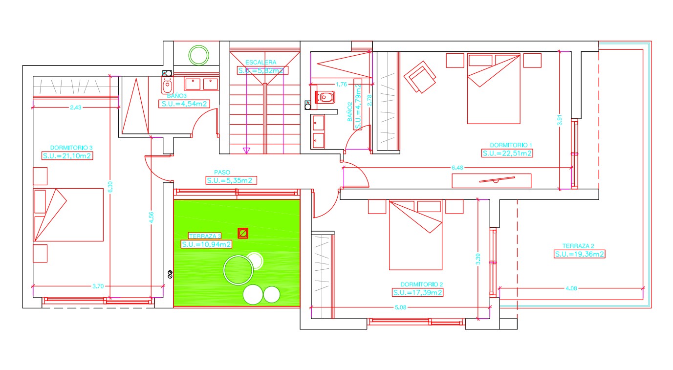Technische plattegrond van de bovenverdieping met drie ruime slaapkamers, twee badkamers en twee buitenterrassen, inclusief een master suite van 22 m².