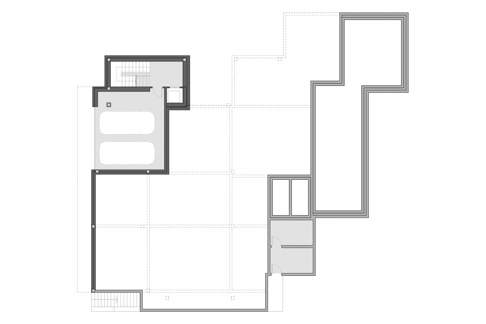 Technische plattegrond van de kelderverdieping met een dubbele garage, trappenhuis, lifttoegang en diverse technische ruimtes of bergingen.