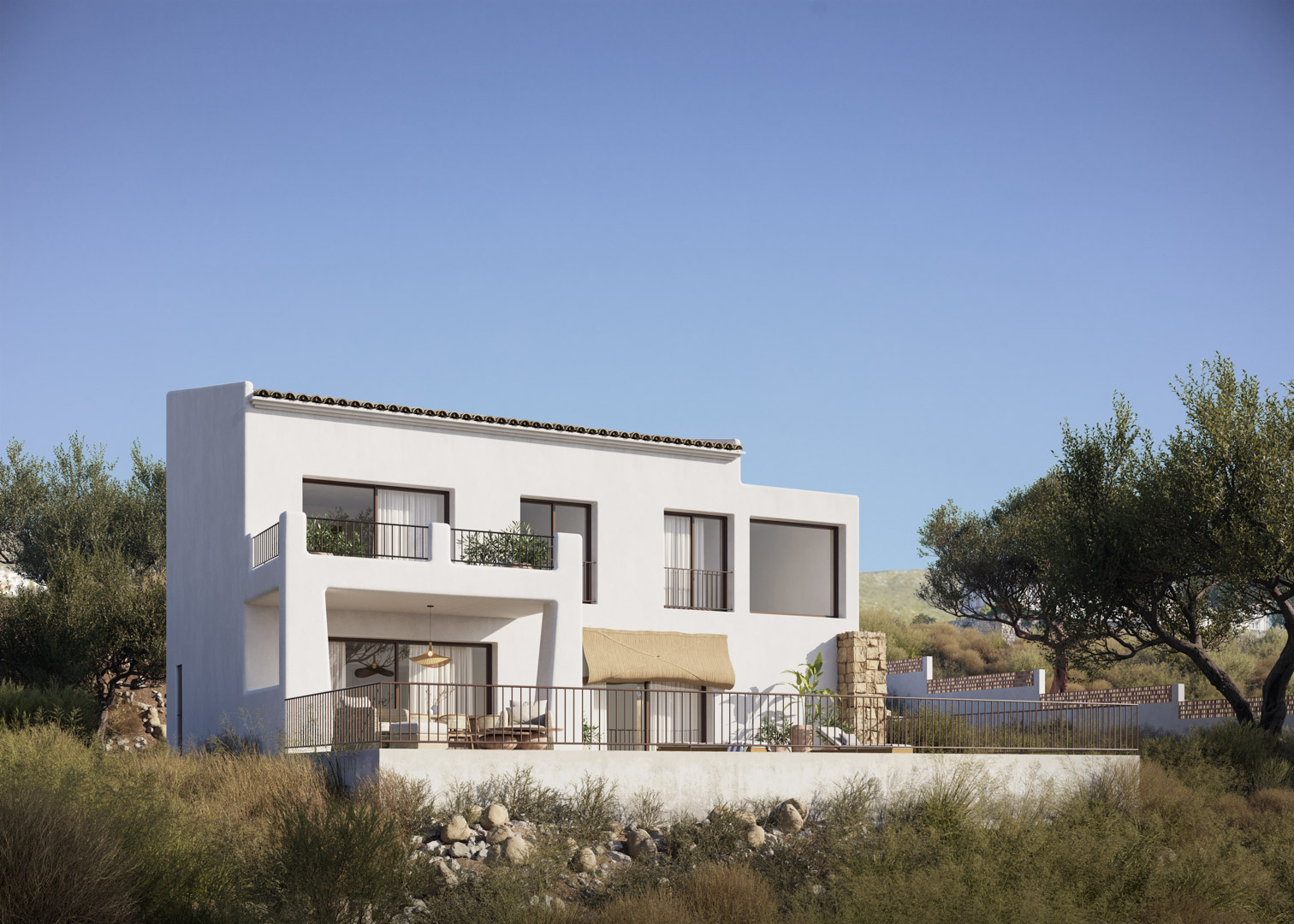 Buitenaanzicht van de villa in Ibiza-stijl met witte gevels, grote raampartijen en terrassen op twee niveaus, gelegen in een natuurlijk mediterraan landschap.