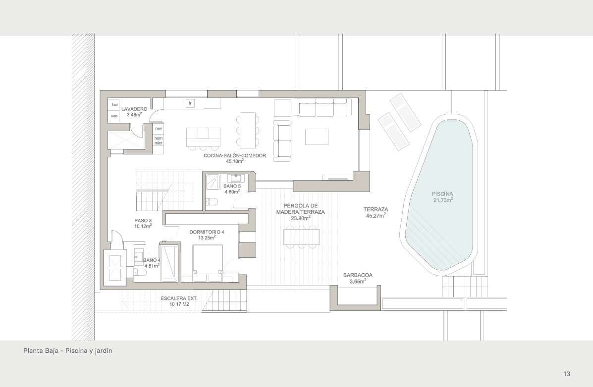 Architectonische plattegrond van de begane grond met zwembad, terras en indeling van de binnenruimte.