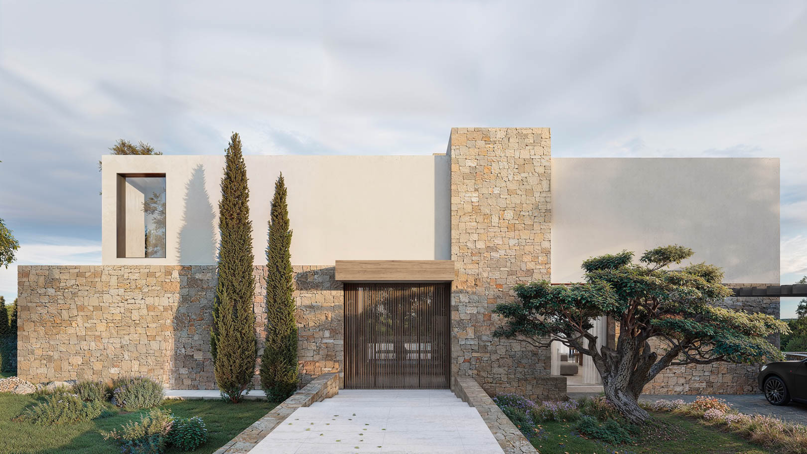 Moderne villa-entree met natuurstenen muren, een houten lamellendeur en mediterrane tuin met cipressen en een karakteristieke olijfboom.
