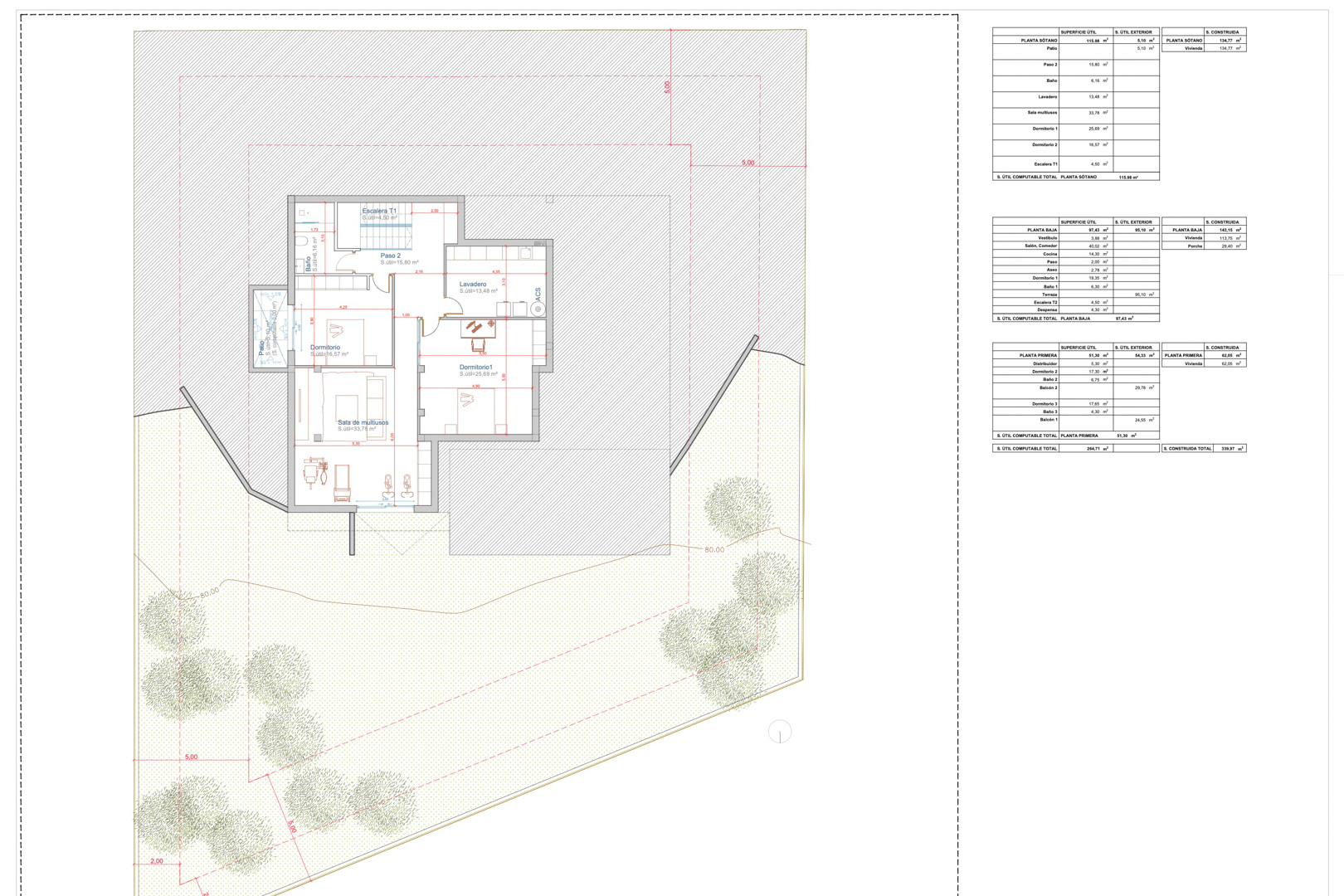 Gedetailleerde technische plattegrond van het souterrain en het perceel, met de indeling van de multifunctionele ruimte, extra slaapkamers en technische ruimtes.