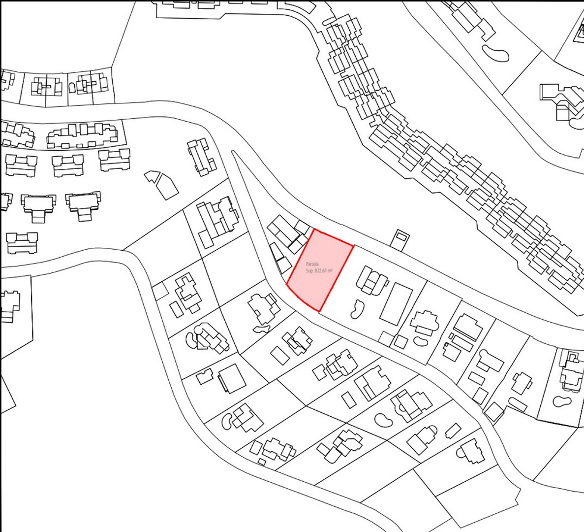 Gedetailleerd kadastraal plan waarop het perceel van 822,61 m² in rood is gemarkeerd, inclusief de ligging binnen de verkaveling van Altea Hills.