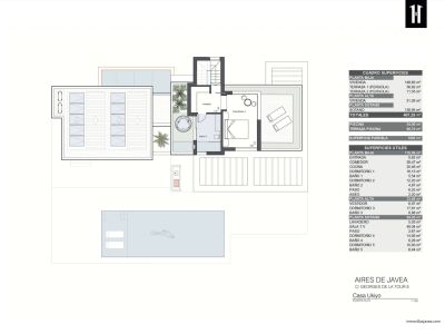 Bovenverdieping met hoofdslaapkamer, inloopkast, en-suite badkamer en directe toegang tot een terras met buitenjacuzzi.