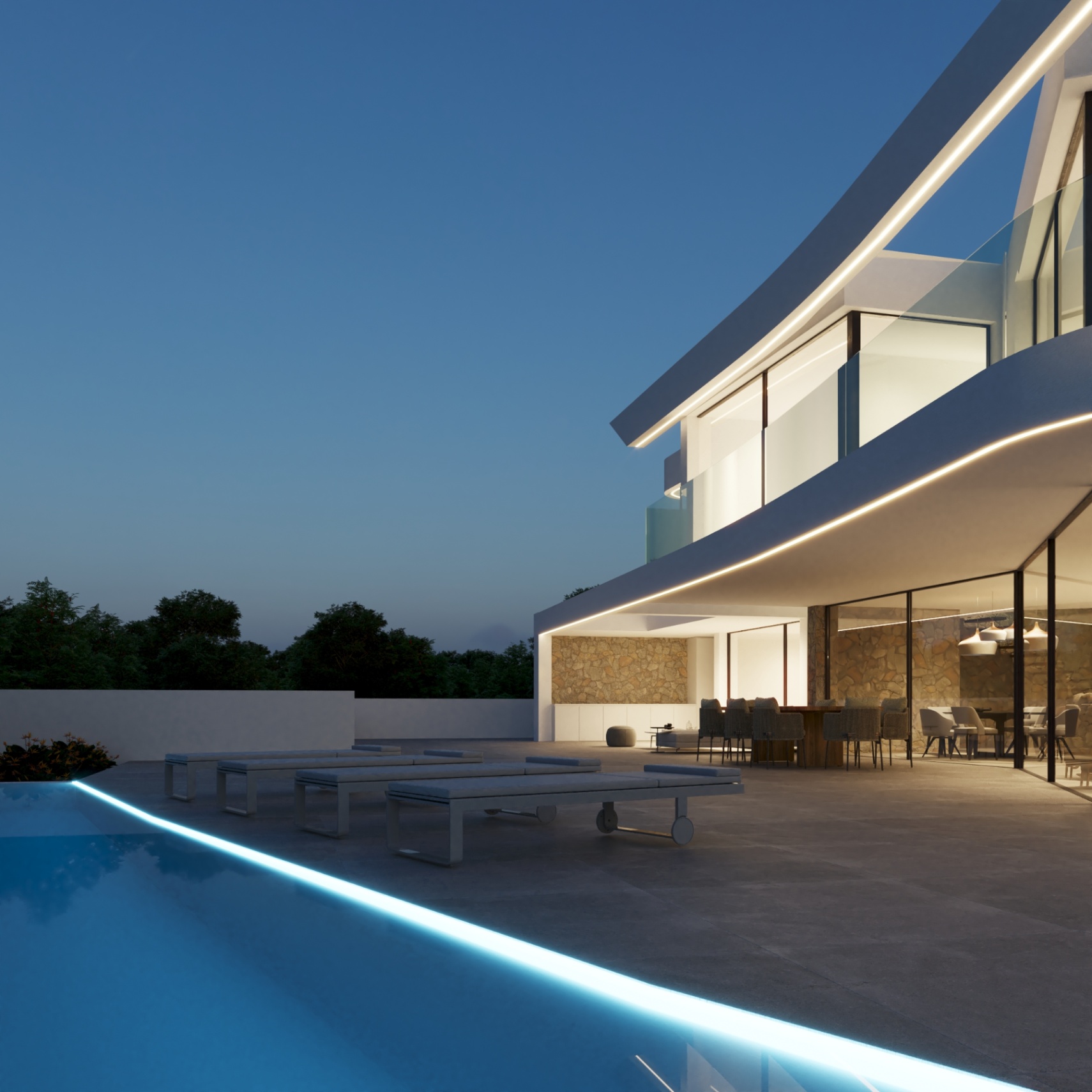 Buitenterras met LED-verlicht overloopzwembad, ligbedden en een overdekte eethoek, omgeven door een moderne gevel met natuurstenen muren en glaspartijen.
