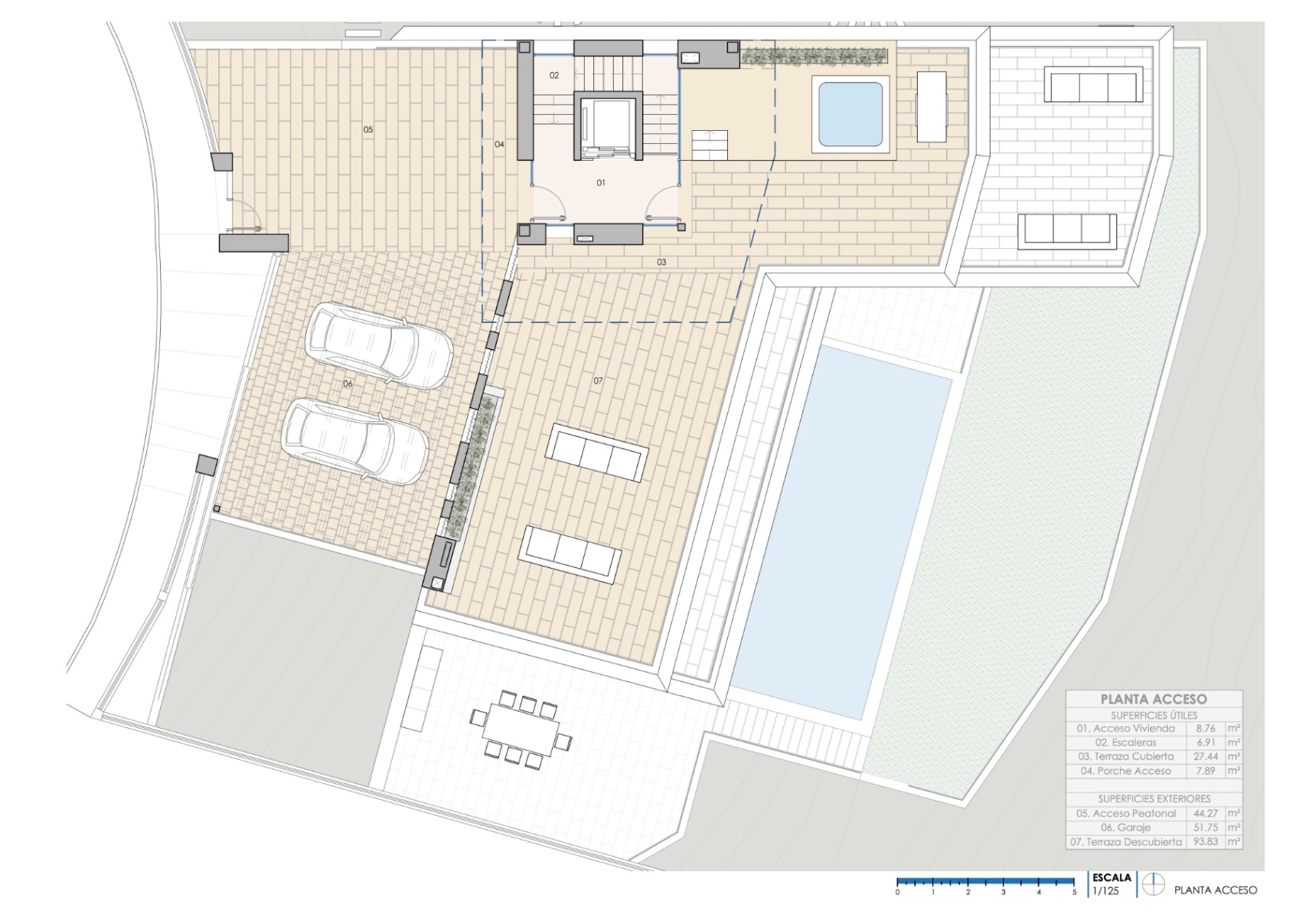 Gedetailleerde plattegrond van het toegangsniveau met een dubbele garage, hoofdingang met lift en een ruim terras grenzend aan het zwembad.