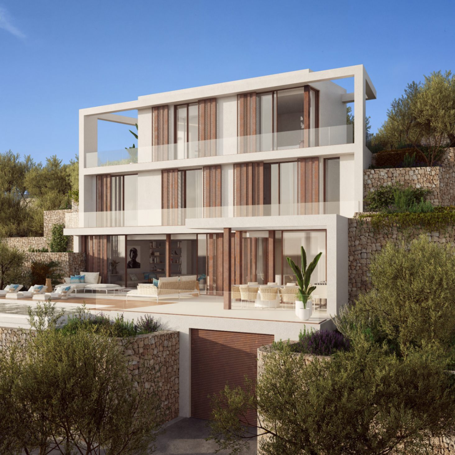 Gevel met drie niveaus, natuurstenen muren, houten lamellen en grote raampartijen. Het hoofdterras combineert een zwembad en zithoeken in een mediterraan landschap.