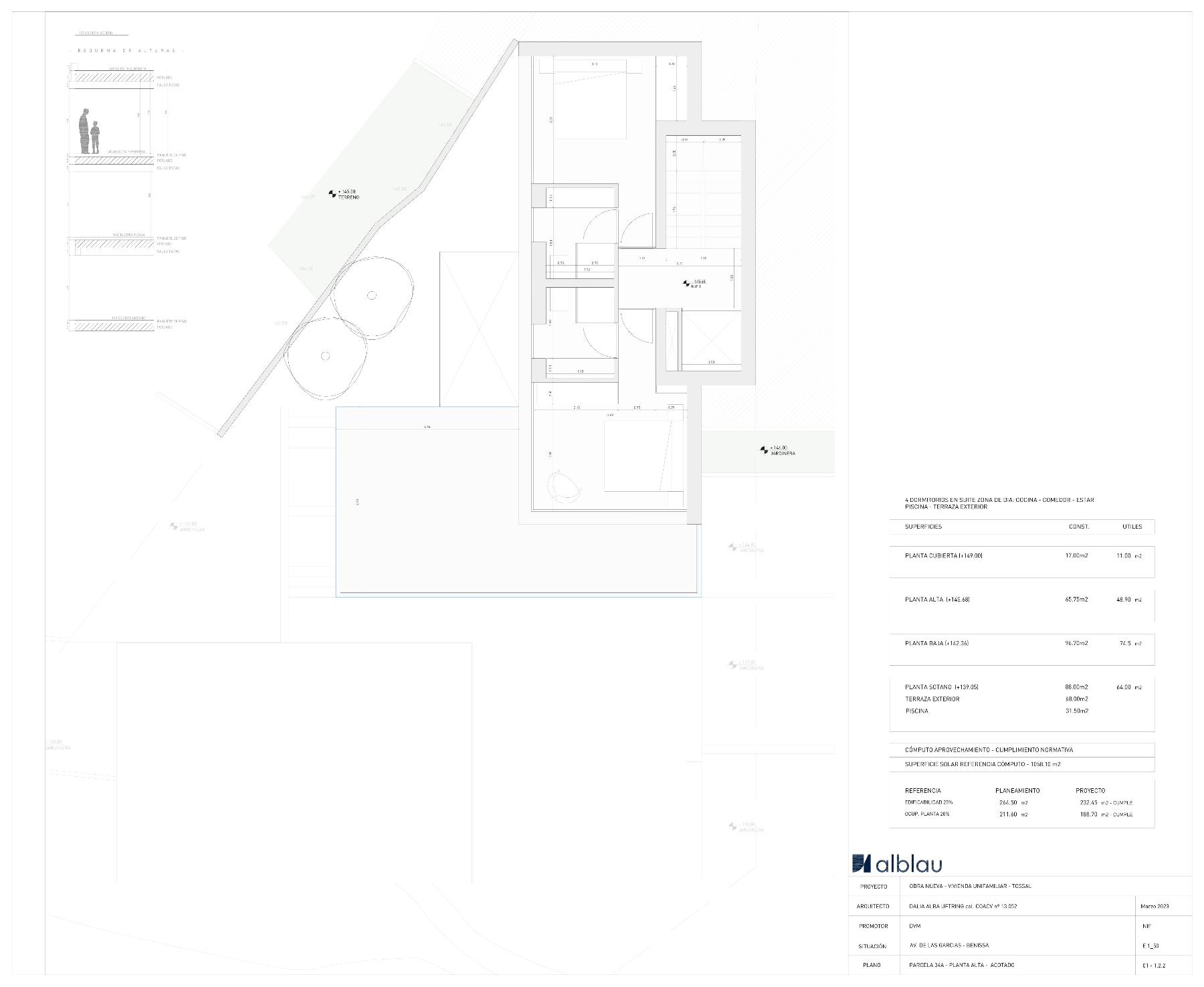 Architectonisch plan toont de indeling van de villa, tuinen en terreinhoogtes.