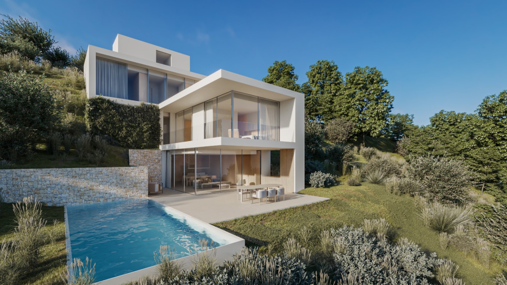 Exterieur van de moderne villa met kubistische architectuur, overloopzwembad en natuurstenen muren. Grote raampartijen verbinden de leefruimtes met het terrasvormige perceel.