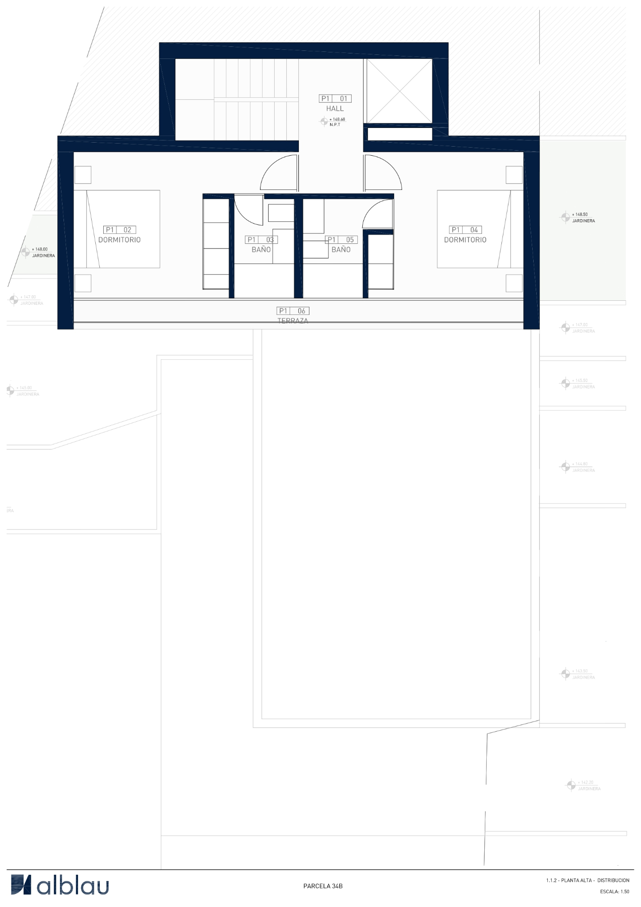 Gedetailleerde plattegrond van de bovenverdieping met twee slaapkamers en-suite, toegang tot het terras, centrale hal, lift en trappenhuis.