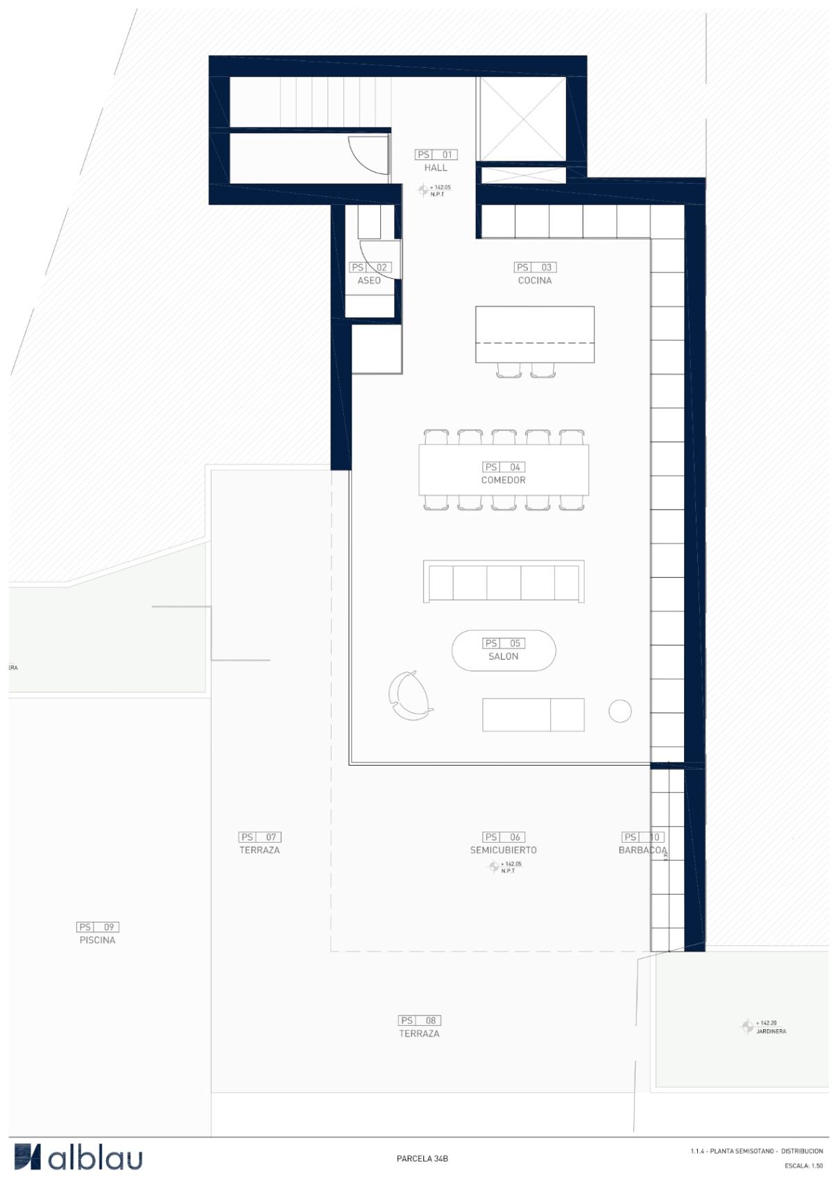 Gedetailleerde plattegrond van het souterrain met een open indeling voor wonen en koken, grenzend aan een ruim terras met zwembad en een vaste barbecueplek.