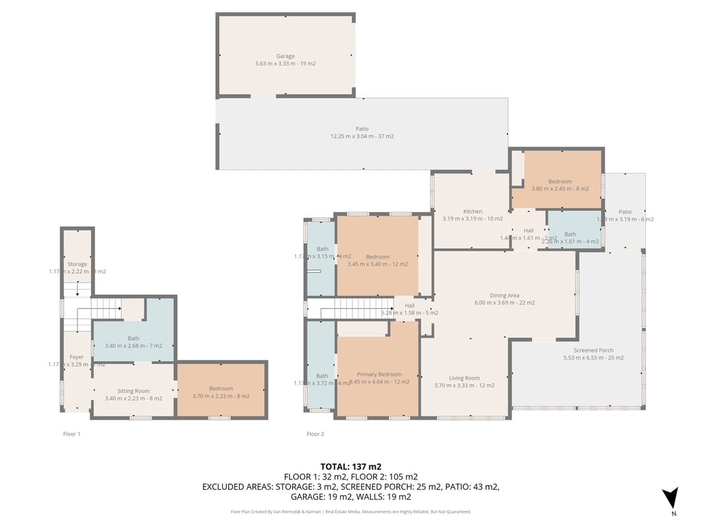 Gedetailleerde plattegrond van de villa over twee woonlagen, met 4 slaapkamers, 4 badkamers, leefruimtes en buitenruimtes zoals de garage, patio en glazen veranda.