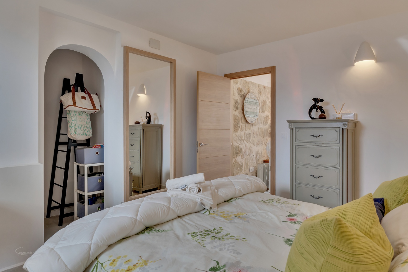 Villa in Jávea met Privézwembad en Uitzicht op de Bergen