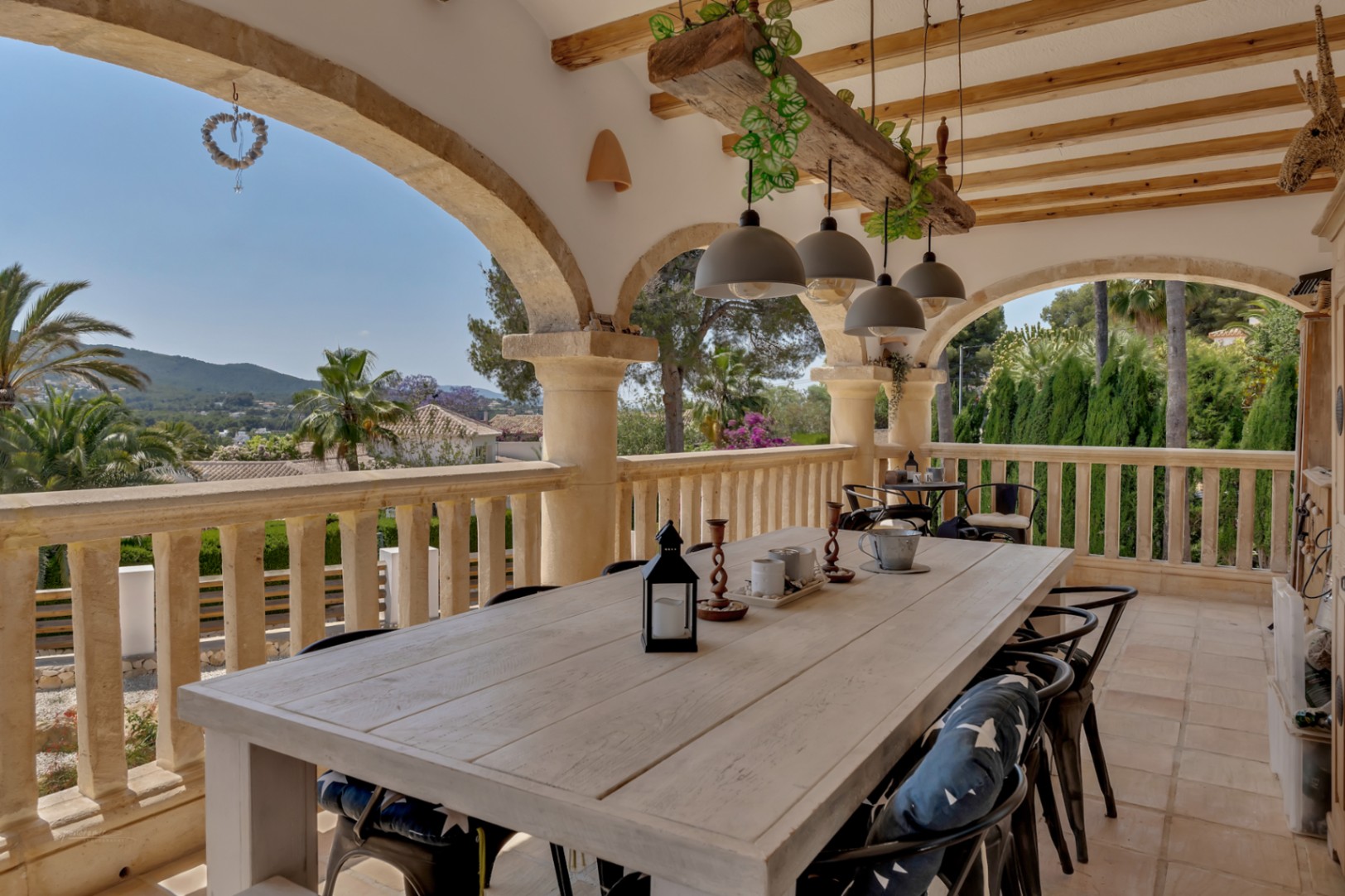 Villa in Jávea met Privézwembad en Uitzicht op de Bergen