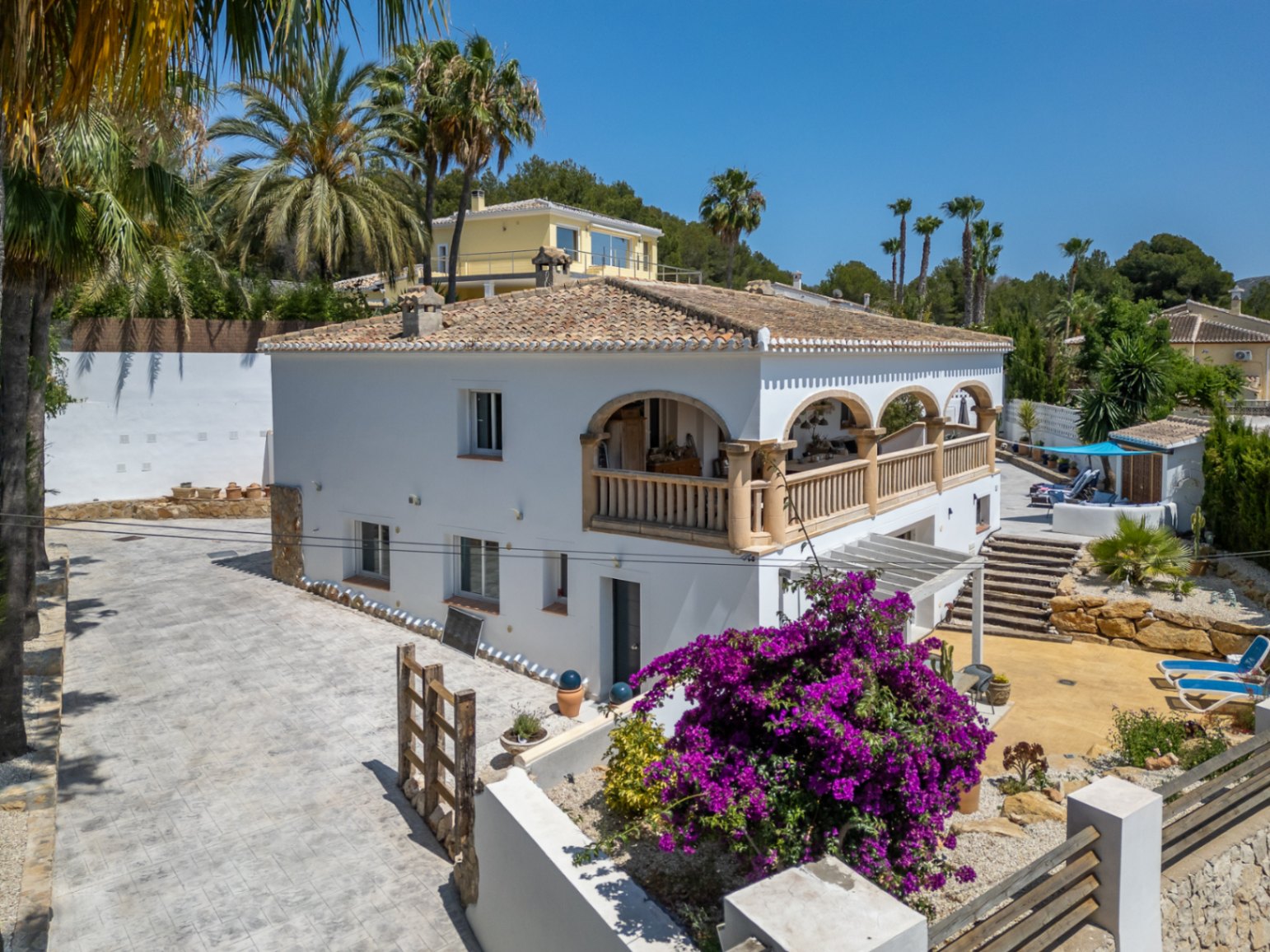 Villa in Jávea met Privézwembad en Uitzicht op de Bergen