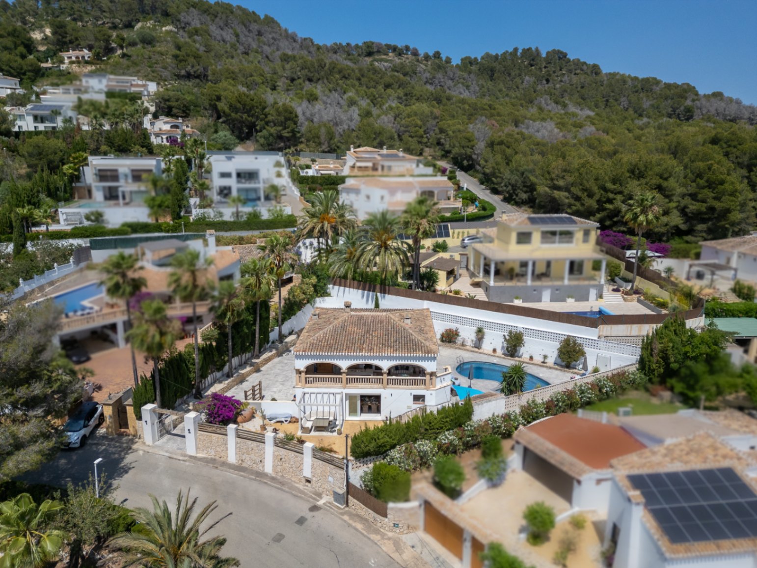 Villa in Jávea met Privézwembad en Uitzicht op de Bergen