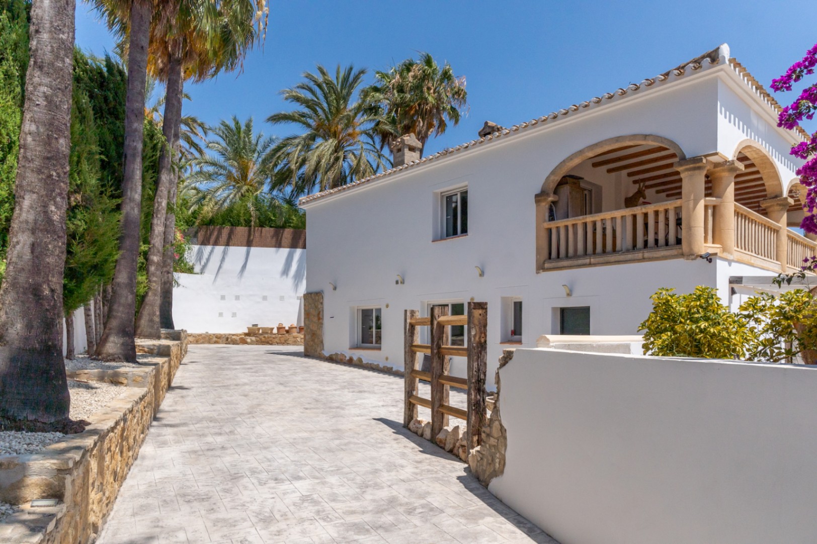 Villa in Jávea met Privézwembad en Uitzicht op de Bergen