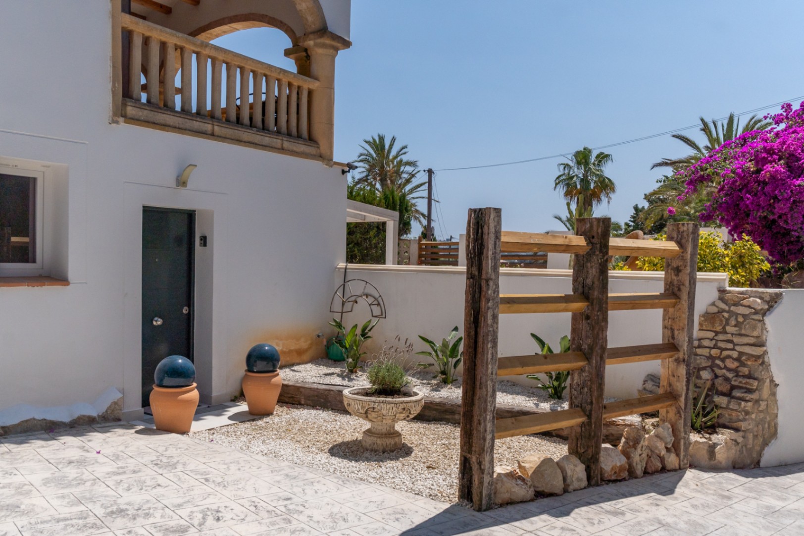 Villa in Jávea met Privézwembad en Uitzicht op de Bergen