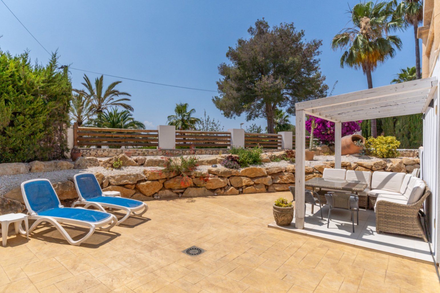 Villa in Jávea met Privézwembad en Uitzicht op de Bergen