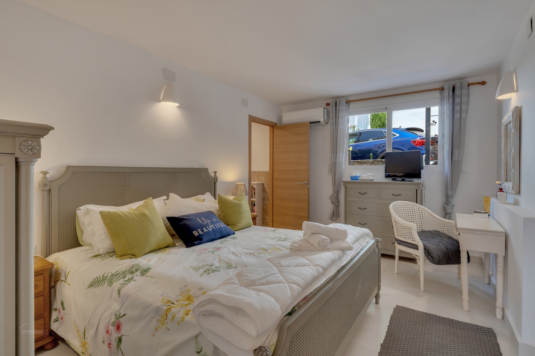 Villa in Jávea met Privézwembad en Uitzicht op de Bergen
